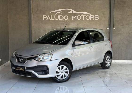 TOYOTA ETIOS 1.5 XS 16V FLEX 4P AUTOMÁTICO TOYOTA ETIOS 1.5 XS 16V FLEX 4P AUTOMÁTICO